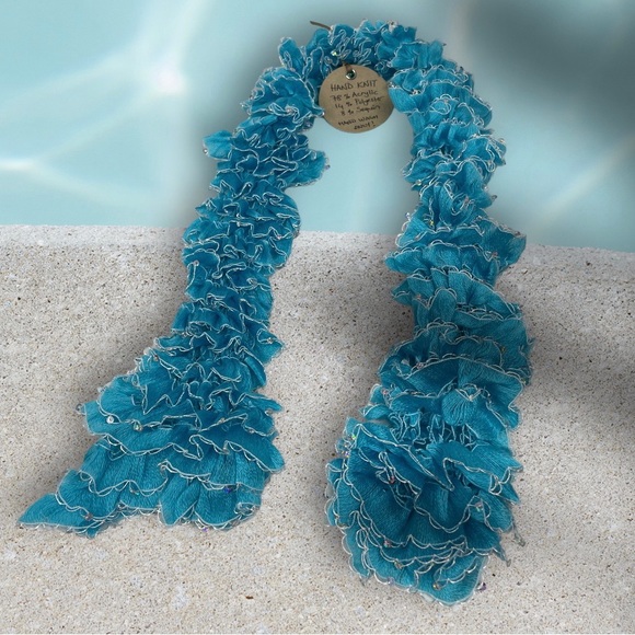🛍️SALE🛍️ Hand Crafted Ruffle Scarf - Picture 1 of 3